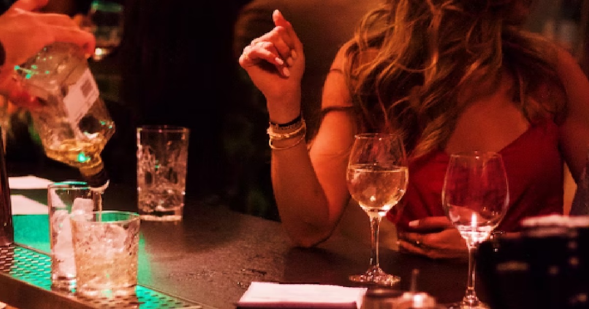MAN GOT DUMPED BY GF OF 4 YEARS FOR OTHER GUY SHE MET AT THE BAR FEW NIGHTS AGO