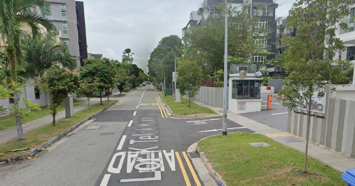 S’PORE CYCLIST GESTURED AT CAR TO “WATCH OUT” & KENA BEATEN UP BY DRIVER & PASSENGER
