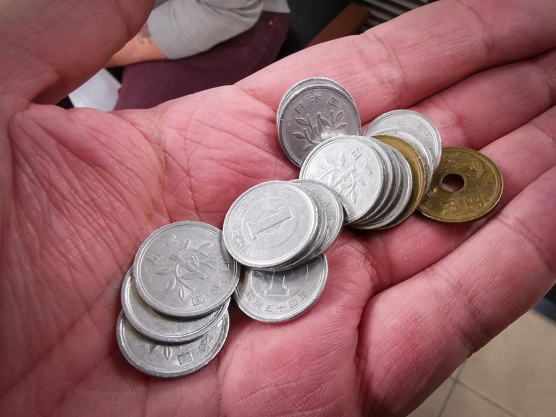 MAN KENA LOOK DOWN BY SOCIAL CIRCLE FOR BEING POOR “STAY 3 ROOM FLAT “