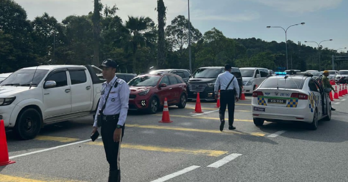 JOHOR MINISTER SAYS THOSE CB DRIVERS WHO CUT QUEUE @ CHECKPOINT, WILL SEND BACK TO SG