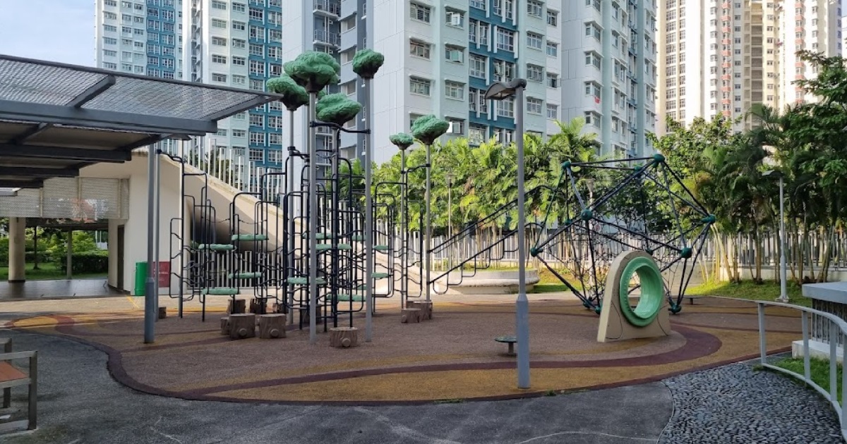 2 Y.O TODDLER FELL ON CRACKED PAVEMENT @ SENGKANG & ENDED UP WITH 24 STITCHES ON HEAD
