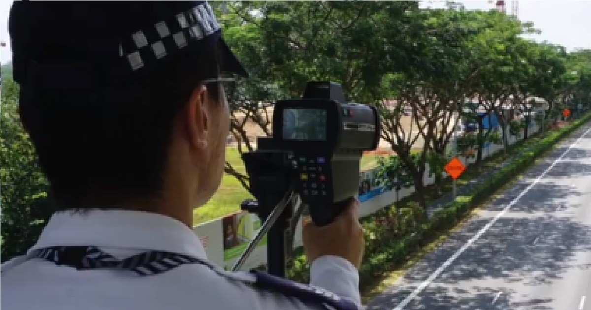 DRIVER KENA SAMAN, ASK FRIEND TO PAY FOR IT BECAUSE HE KENA WHILE FETCHING HIM