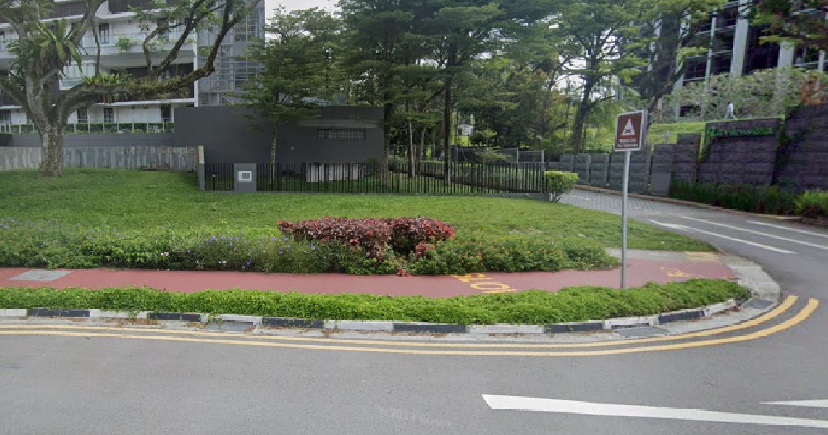 SELF-ENTITLED GROUP BLOCKING SHARED PATHWAY, THEN SCOLDS CYCLIST TRYING TO PASS