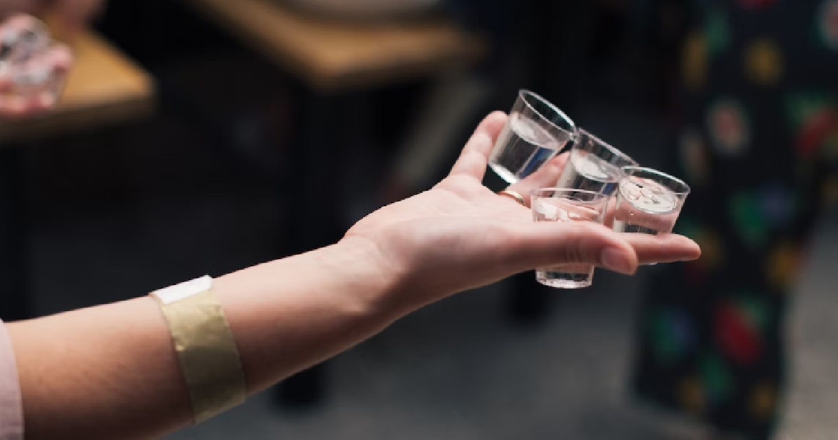 GUY WENT TO MEET GF’S FAMILY FOR THE 1ST TIME, THEY FORCED HIM TO DRINK TO SHOW RESPECT