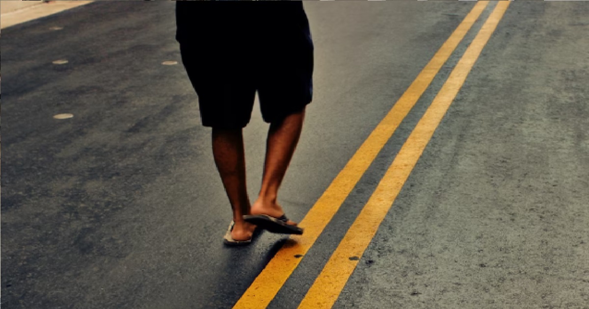 GUY TOLD TO WEAR “PROFESSIONALLY” FOR INTERVIEW BUT INTERVIEWER WORE SHORTS & SLIPPERS