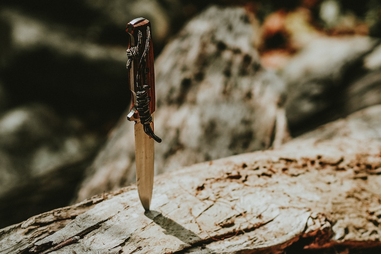 MAN STRUGGLES TO HANDLE HIS AGING MOM: “I WILL STAB YOUR FRIEND”