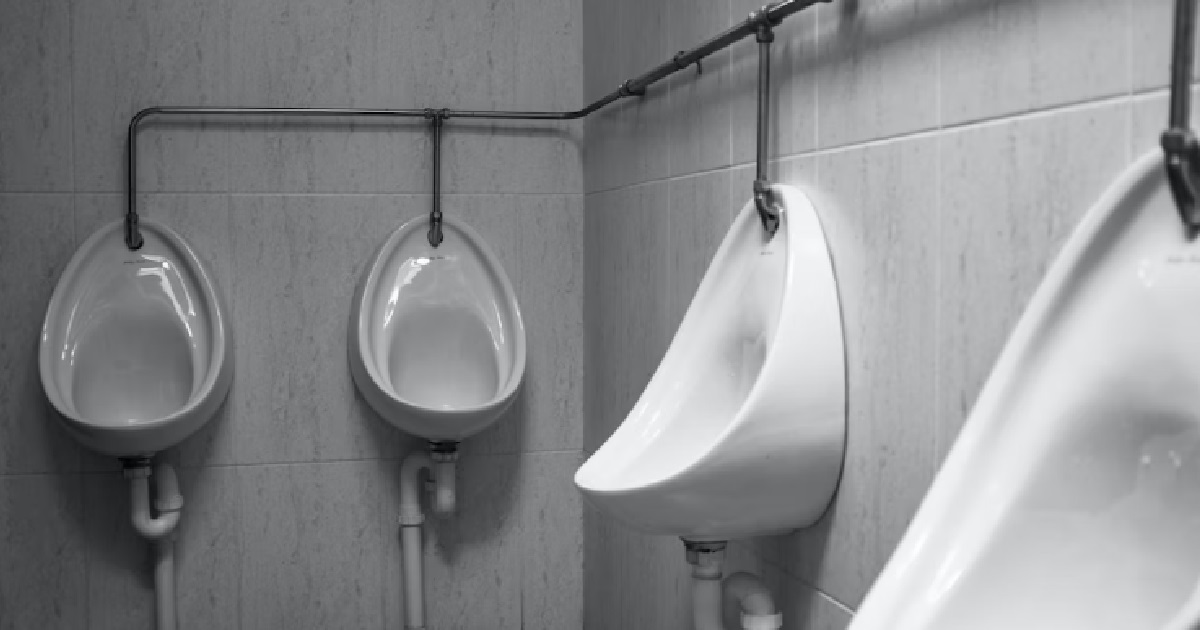 MEDIACORP EXTRA TOOK PHOTO OF ACTOR IN TOILET, SEND IN WHATSAPP “WHO WANT SEE HIS KKJ”