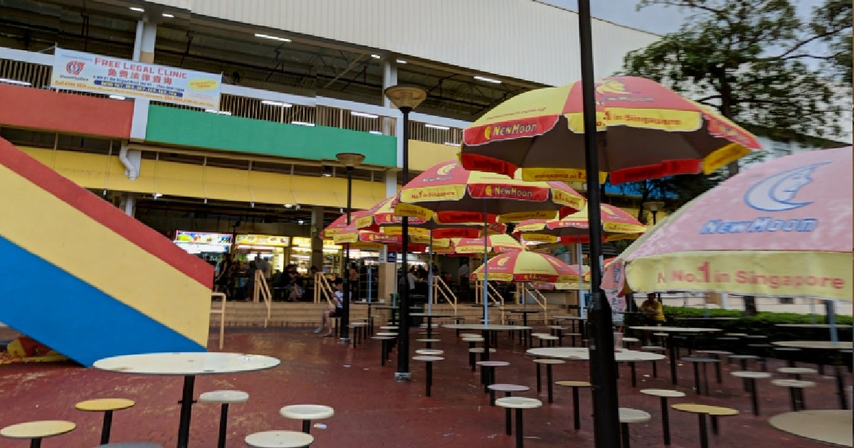 OLD MAN PATTED WOMAN’S 3 Y.O DAUGHTER ON THE HEAD @ OLD AIRPORT RD FOOD CTR, GETS SCOLDED