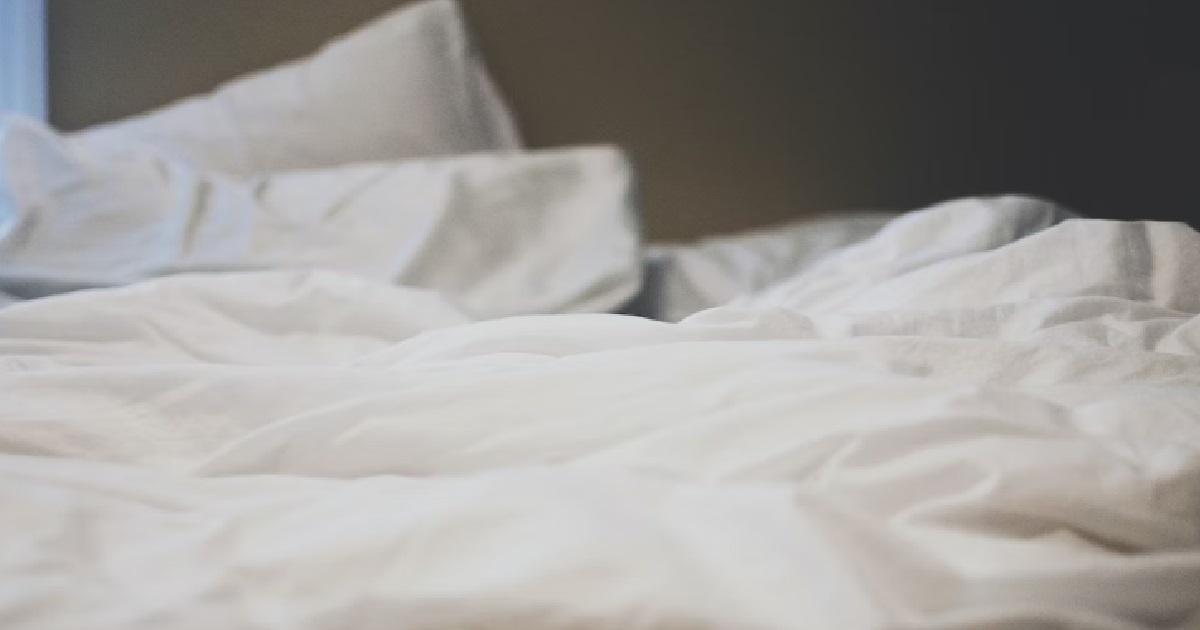 GF KEEPS PEEING ON THE BED WHEN SHE’S DRUNK, BF FED UP & MAKE HER SLEEP ON FLOOR