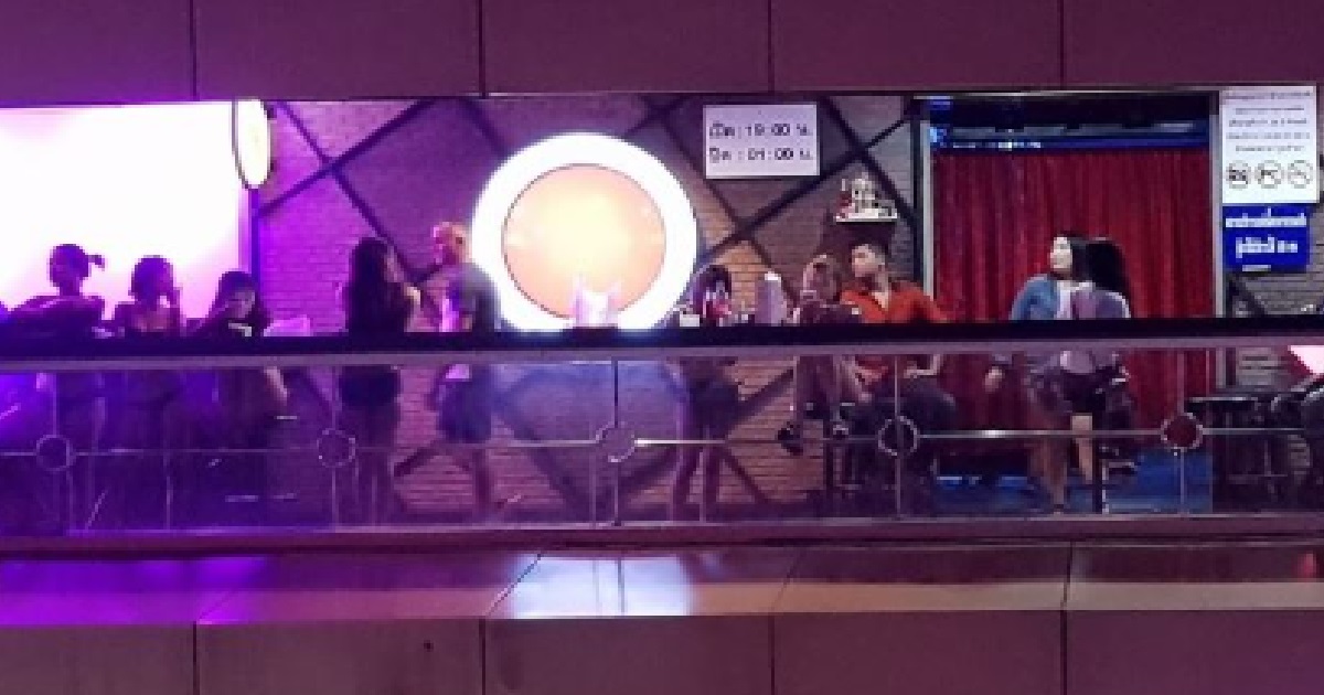 HUSBAND’S MARRIED FRIENDS PIAK OTHER WOMEN, HIS WIFE FOUND OUT & WANT TELL THEIR WIVES