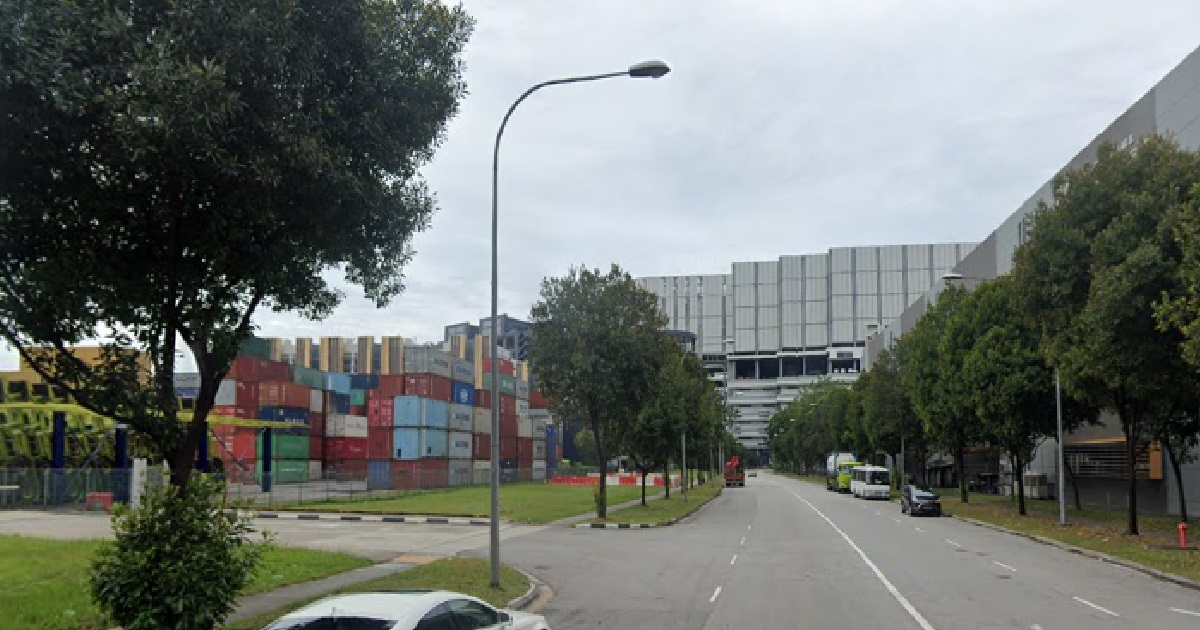 WORKER KILLED AFTER BEING HIT BY HEAVY VEHICLE REVERSING @ JURONG WORKSITE