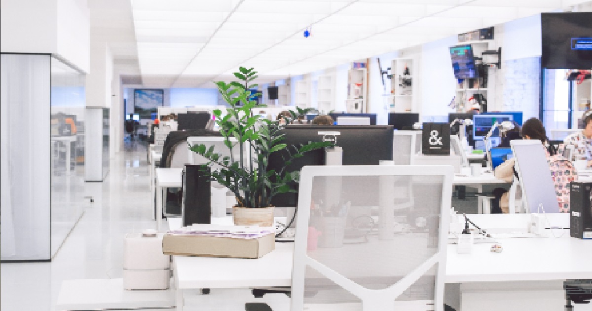 NEWCOMER AT OFFICE “FIGHTS BACK” WITH SENIOR COLLEAGUES, WANT DO THINGS HER WAY