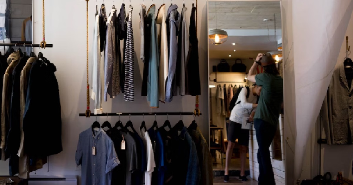 BROKE MAN TRIES HIS HARDEST TO LOOK MIDDLE CLASS, “PEOPLE CAN SENSE YOU’RE POOR”