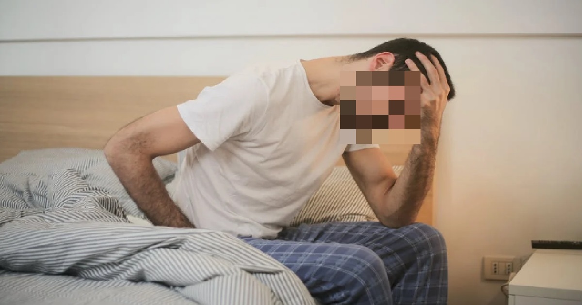 MANAGER ASKS SICK STAFF ON MC TO FIND HIS OWN REPLACEMENT, SO HE JUST QUITS