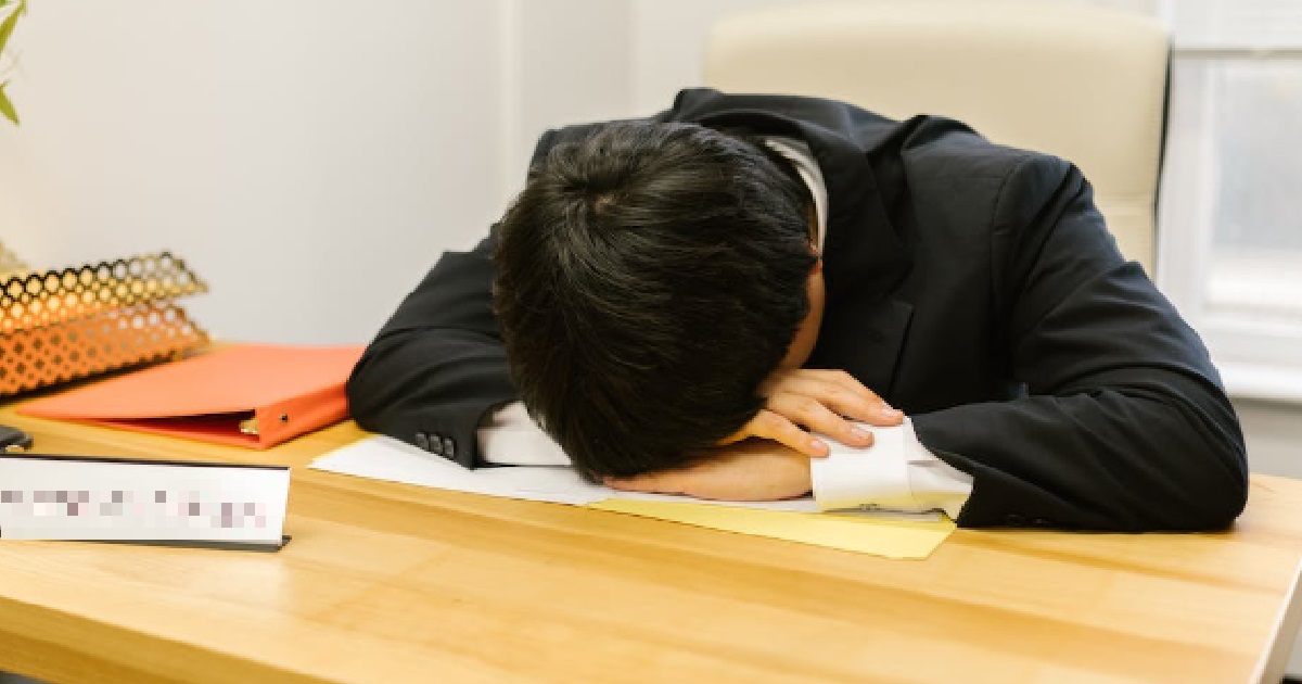 GUY CAN’T SEEM TO STAY AWAKE AT WORK, SLEEP 7 HRS OR DRINK 5 COFFEES ALSO NO USE