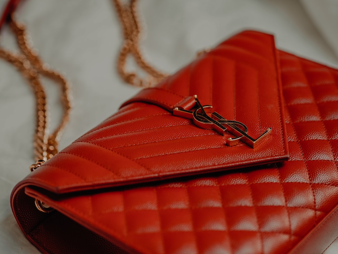 GIRL ACTS RICH TO KEEP UP WITH HER FRIENDS, END UP BAGS ARE RENTALS