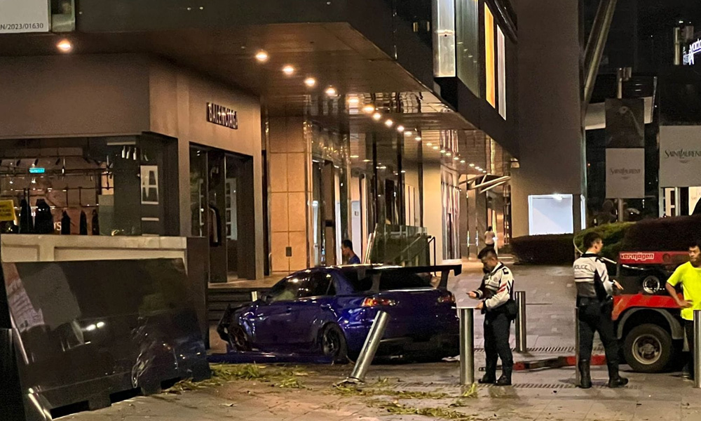 CAR SKIDS AT ORCHARD ROAD AND CRASHES INTO PEDESTRIAN WALKWAY AT ORCHARD