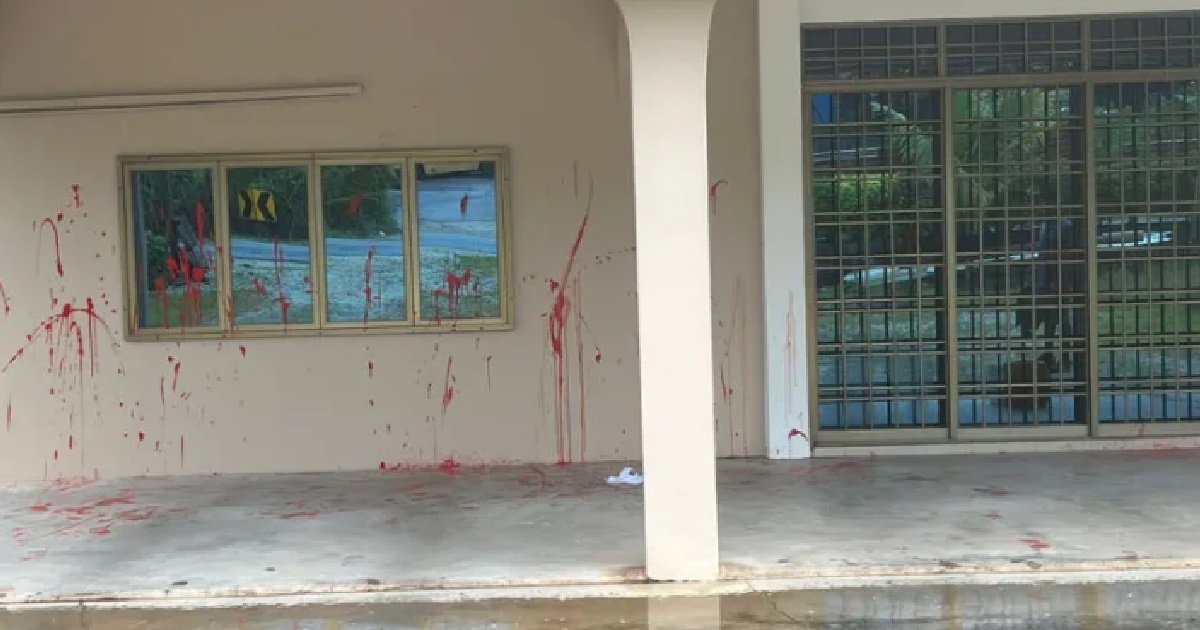 AH LONG SPLASH PAINT AT WRONG HOUSE, SAYS HE’S SORRY & OFFER COMPENSATION