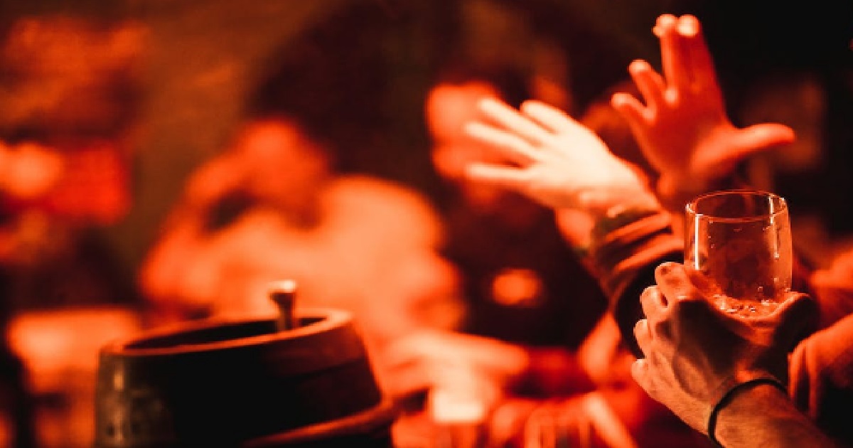 WOMAN’S DRUNK BOSS CONFESSES TO HAVING AFFAIR WITH HER LATE-HUSBAND