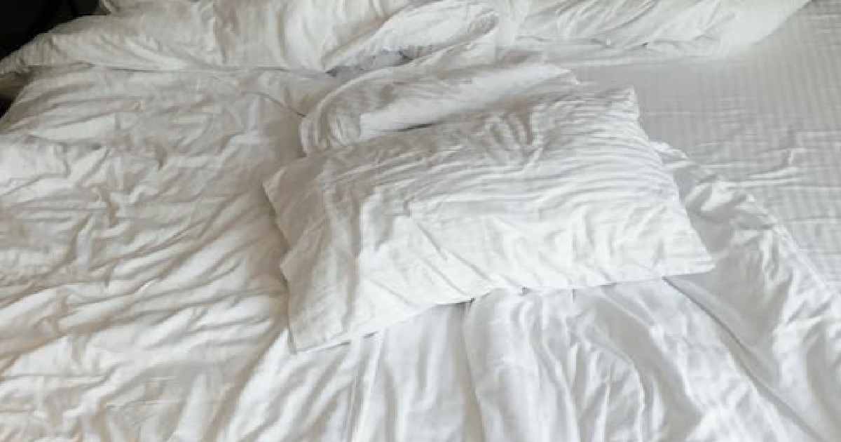 38 Y.O MAN KEEPS PEEING ON THE BED AT NIGHT, WIFE FED UP & KICKS HIM OUT