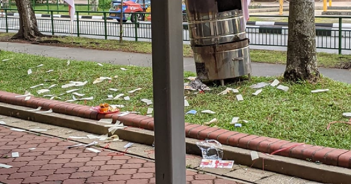 MAN COMPLAINS ABOUT JOSS PAPER STREWN ON GRASS PATCH BY DEVOTEES @ TAMPINES
