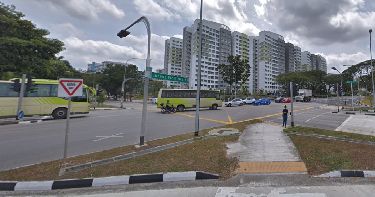 57 Y.O MAN KILLED AFTER BEING HIT BY M’SIA LORRY @ JURONG WEST, DRIVER FLED