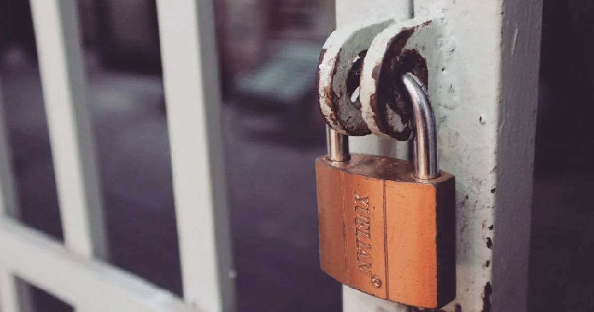 S’PORE MAN UPSET HE GOT FIRED, LOCKED 9 OF HIS COLLEAGUES IN OFFICE – FINED $4K