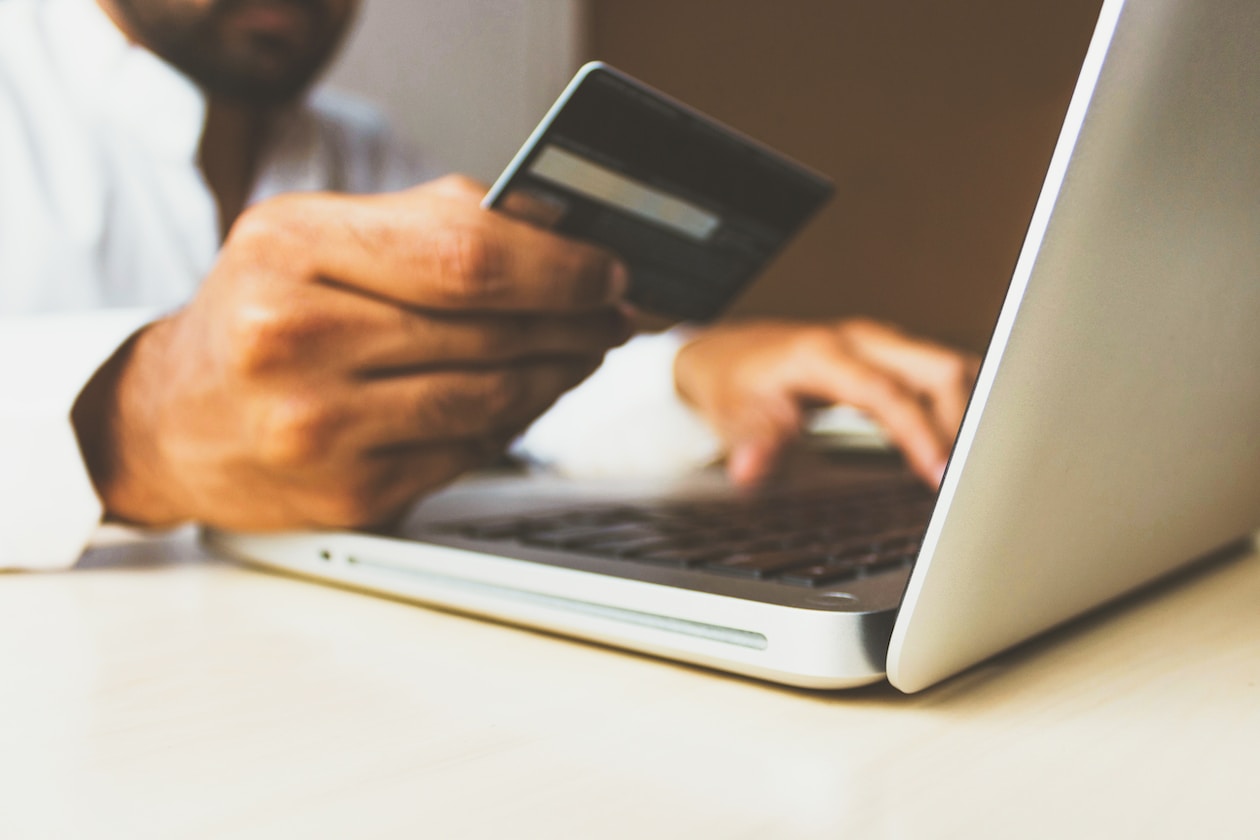 MAN ADDICTED TO ONLINE SHOPPING, BOUGHT $5,000 OF TRASH A MONTH
