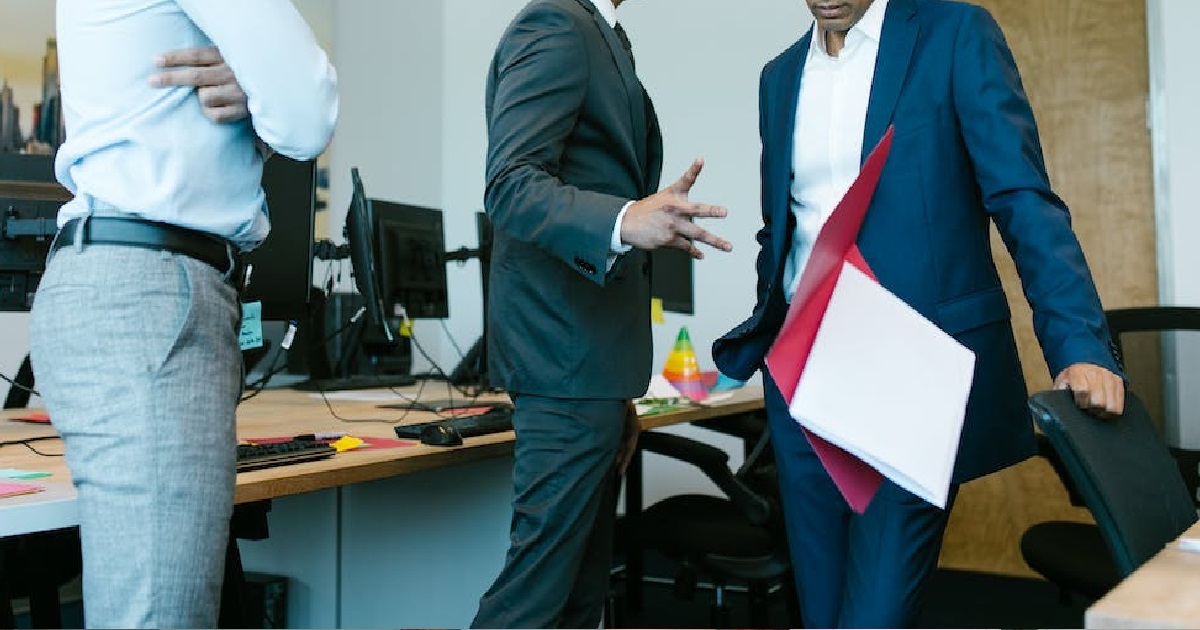 BOSS KEEP SAYING “YOU KNOW HOW MUCH I PAY YOU!” BUT PAY ALWAYS LATE & GOT SHORTAGE