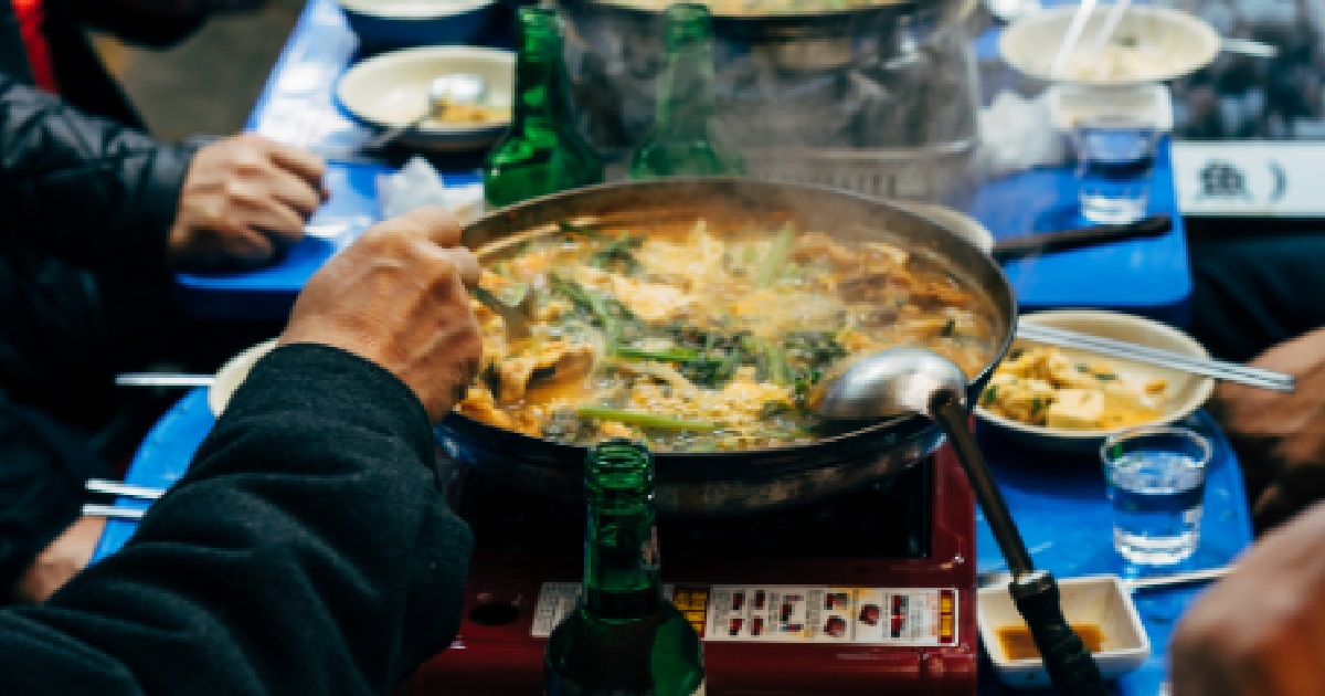 SINGLE MUM LETS EX-BF MEET SON, AFTER DINNER HE FLEES WITHOUT PAYING FOR HIMSELF