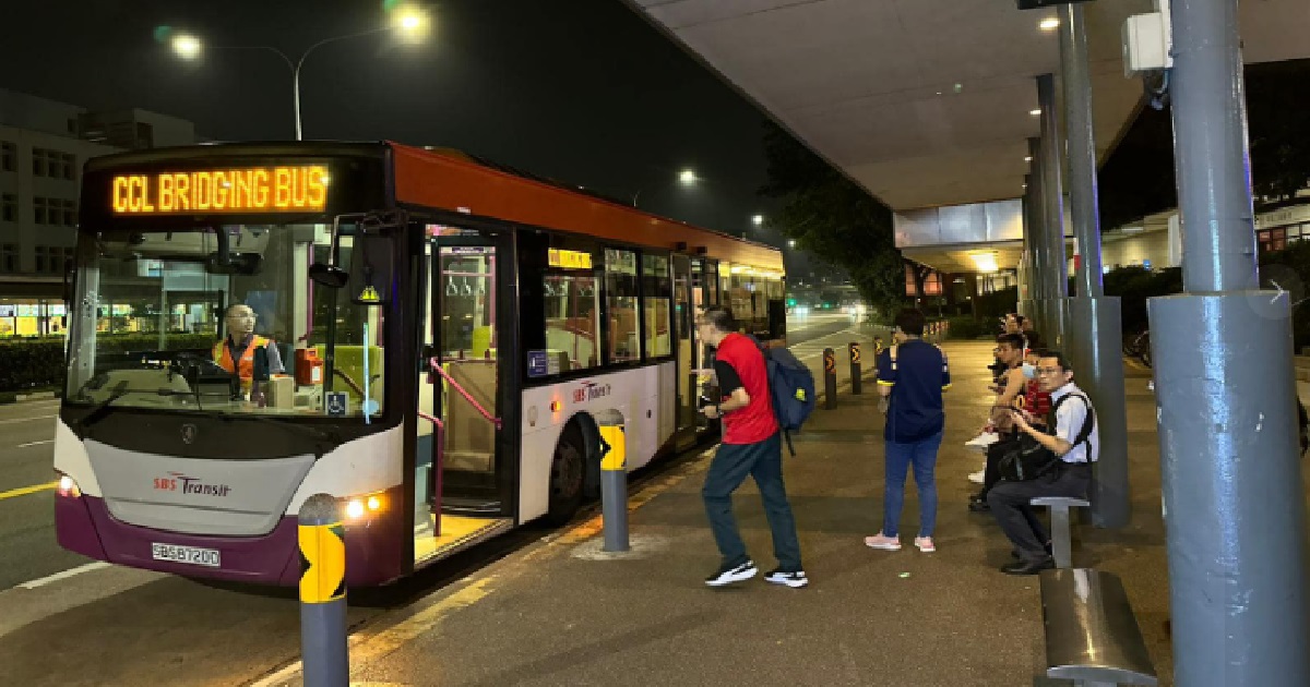 MRT SERVICES DISRUPTED DUE TO “TRACK FAULT”, SMRT “SORRY” FOR AFFECTING COMMUTERS
