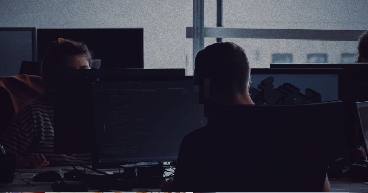MAN SENDS 1-MONTH NOTICE TO QUIT, BOSS ASK HIM EXTEND BECAUSE 1 OF THE DAYS IS HIS OFF DAY