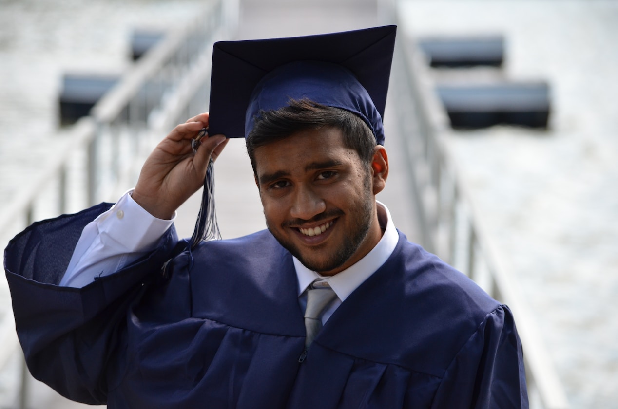MAN SAYS HIS DEGREE IS COMPLETELY USELESS DESPITE $5K SALARY