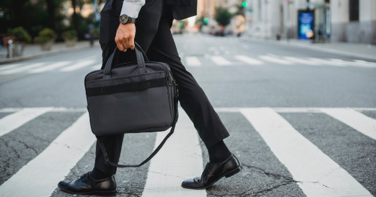 GUY NOT HAPPY BOSS MAKE HIM WORK ON SUNDAYS, WALK OUT OF OFFICE & NEVER RETURNED