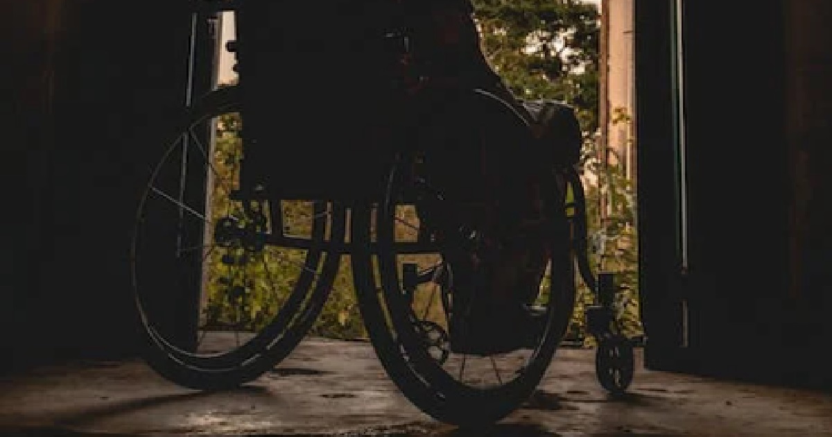 MAN DISABLED AFTER SAVING GF FROM SPEEDING CAR, THEN SHE DUMPS HIM AFTER THAT