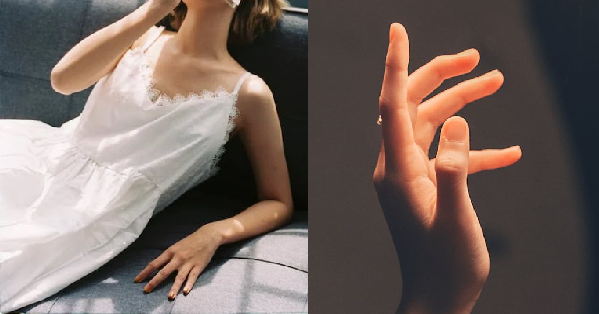 WOMAN PCC HALFWAY FALL ASLEEP, FINGER STILL INSIDE HER CB WHEN ROOMMATE COME IN