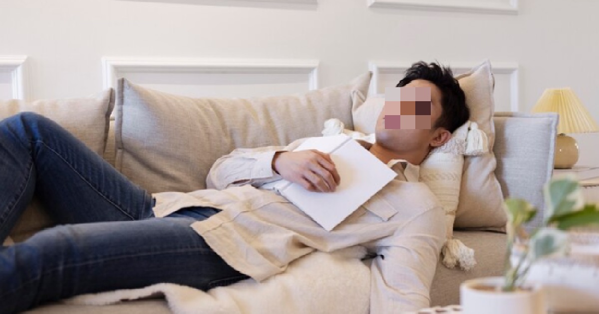 UNI GRAD WITH MASTER’S DEGREE REFUSE TO GET A JOB, LEPAK & LAZE AT HOME FOR 5 WHOLE YEARS