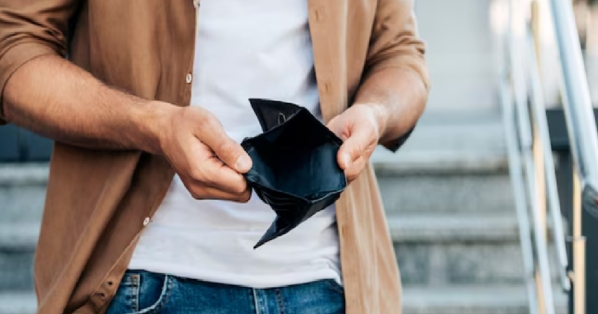 MAN LIVING FROM PAYCHECK TO PAYCHECK & CAN’T SAVE MONEY, IF ANYTHING HAPPENS = DIE