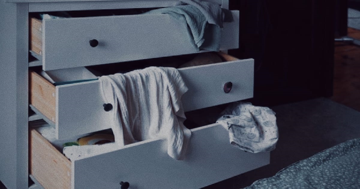 WOMAN FINDS DRAWER FULL OF PANTIES IN BF’S HOME, HE LIES THAT IT IS HIS COUSIN’S