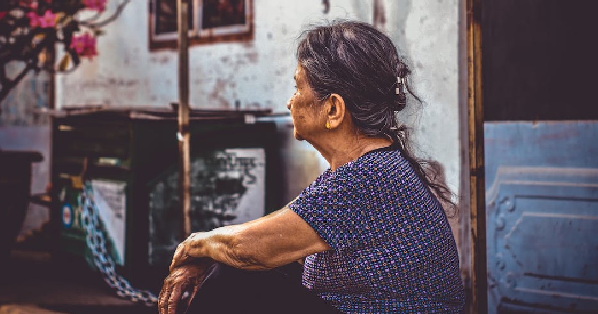 ELDERLY WIDOW WASTED 55 YEARS MARRIED TO MAN WHO PIAK AROUND OUTSIDE & DON’T LOVE HER