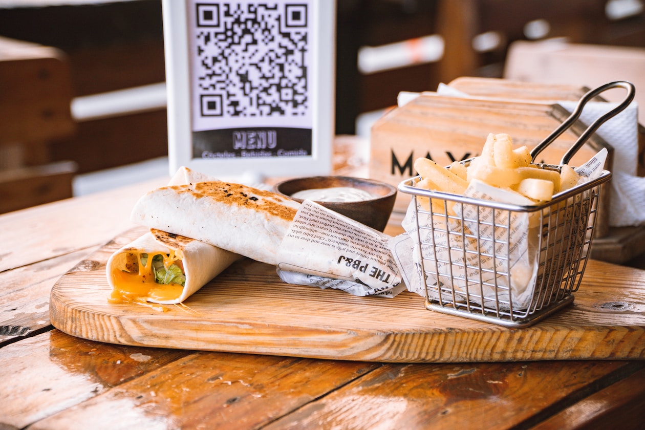 OWNSELF QR CODE ORDER, COLLECT FOOD AND PAY. STILL NEED PAY SERVICE CHARGE?