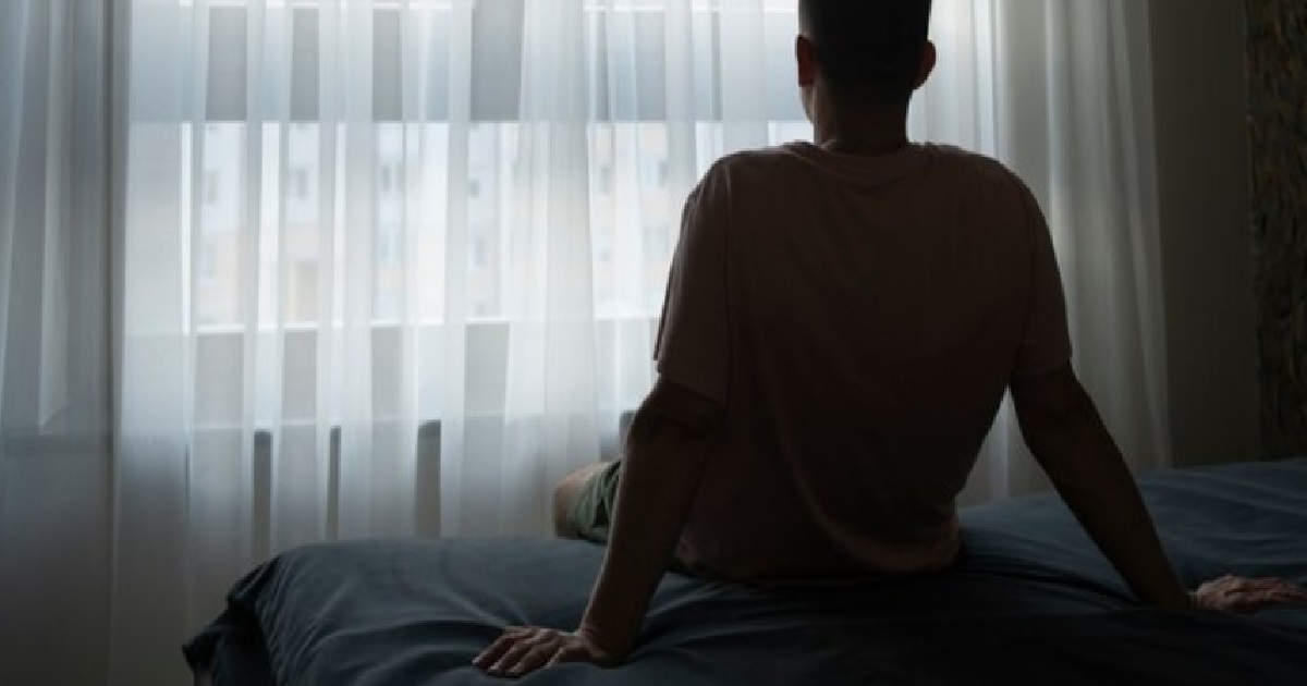 GUY SAYS HIS LOOKS IS 8/10 BUT SCARED TO TALK TO GIRLS, SCARED NO GF, ONE DAY DIE ALONE