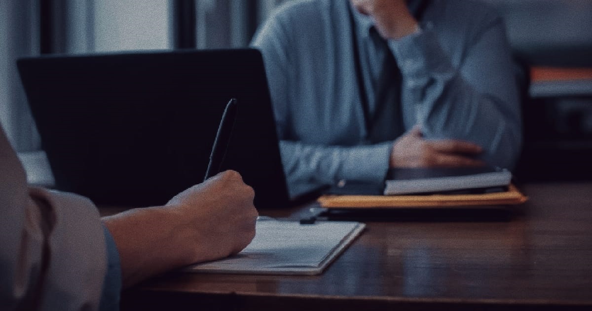 INTERVIEWER ASKS “WHAT’S YOUR EXPECTED SALARY”, GUY SHOOTS BACK “WHAT’S YOUR OFFER”