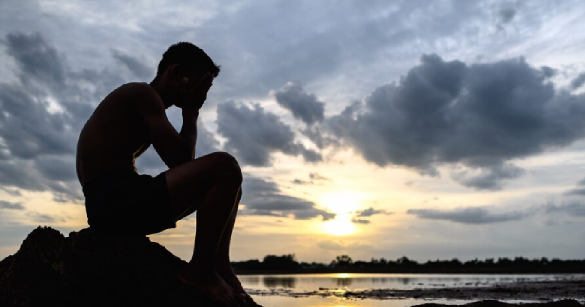 SINGLE MAN SCARED HE’S GOING TO DIE ALONE, ALL HIS FRIENDS EITHER ENGAGED OR GOT GF