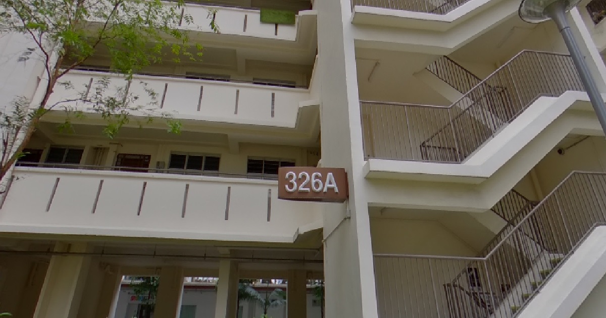 PAB-RELATED FIRE BROKE OUT @ PUNGGOL, FIREFIGHTER AND 3 RESIDENTS END UP IN HOSPITAL