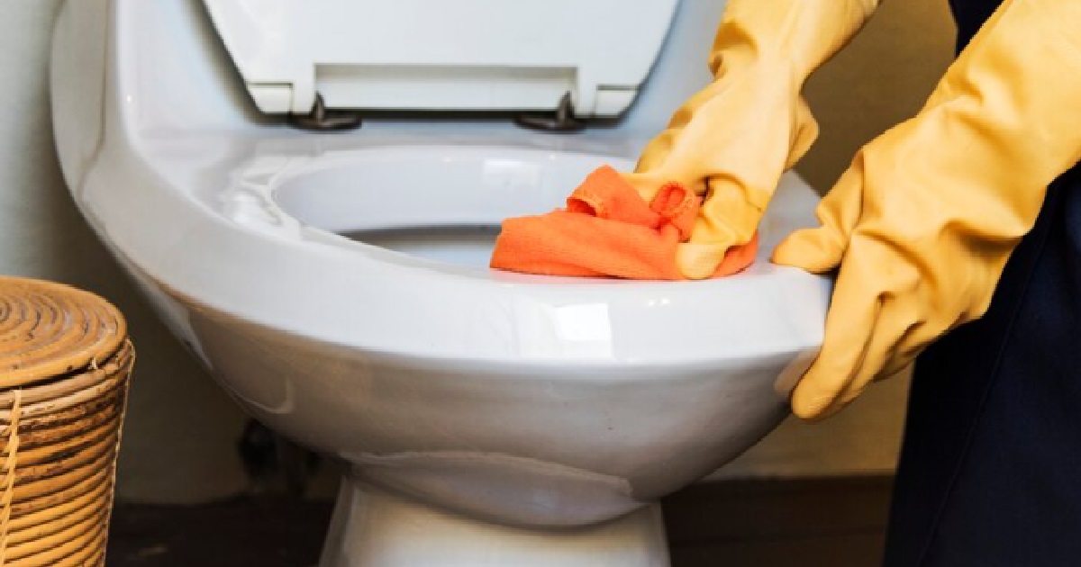 WOMAN WORKS AS PRODUCTION MANAGER, BOSS NOW WANTS HER TO START WASHING TOILET