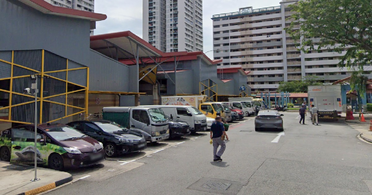 MAN SMEARS POOP & LEFT PRAYER OFFERING ON CAR @ ALJUNIED, END UP “ATTACKED” THE WRONG CAR