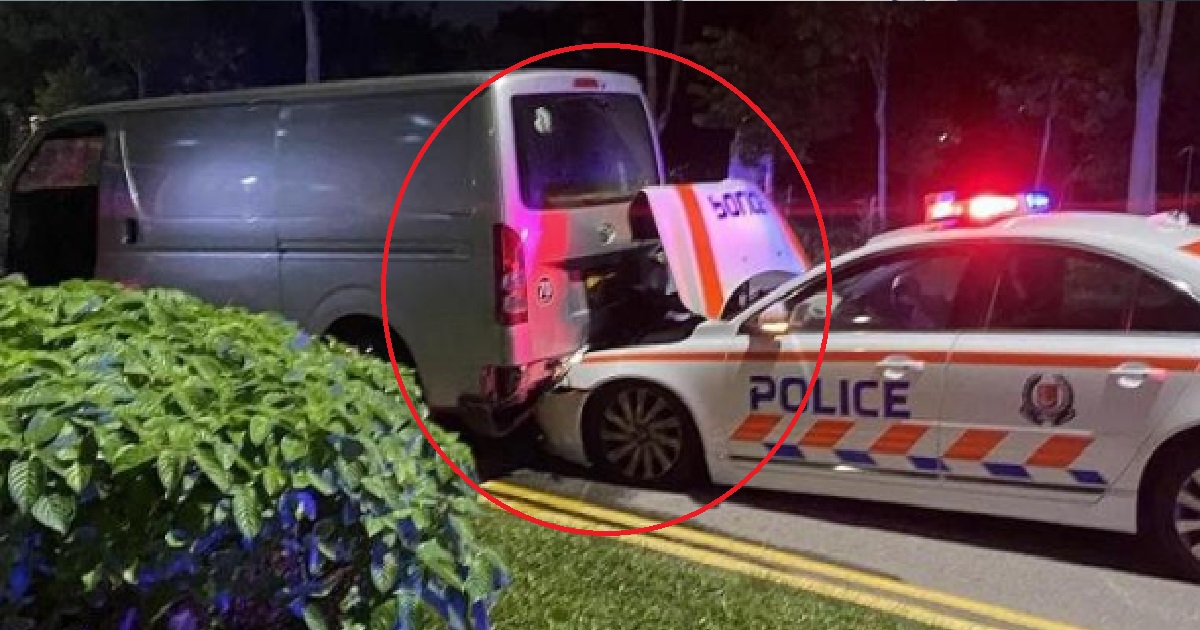 MAN TRIED TO FLEE FROM ROADBLOCK BUT REVERSED INTO POLICE CAR @ TAMPINES, ARRESTED