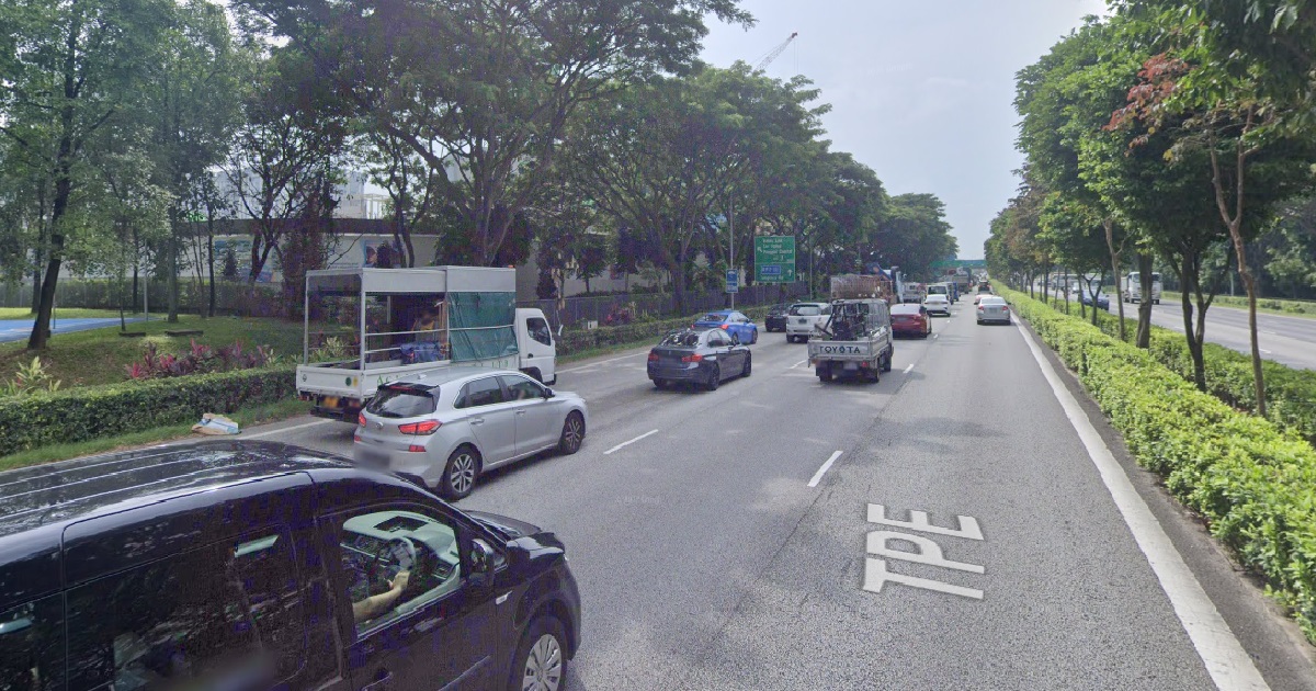 38 Y.O MAN CRASHED VAN INTO UNMOVING BUS & BROKE BOTH HANDS OF PASSENGER, JAILED