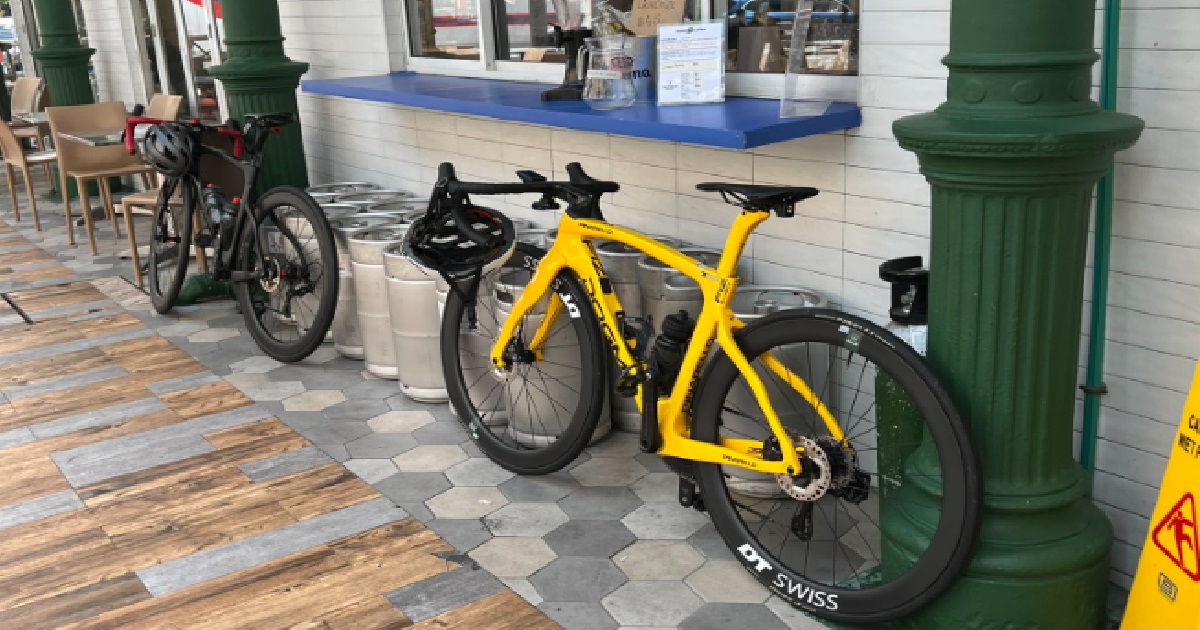 ANGMOH GETS CULTURE SHOCK IN S’PORE, SHOCKED TO SEE $20K BICYCLE UNATTENDED HERE
